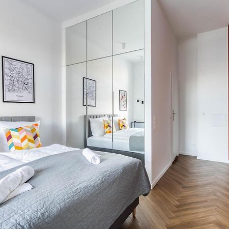 Nowoczesne I Stylowe Studia Very Berry W Poznaniu By Noclegi Renters Exteriör bild