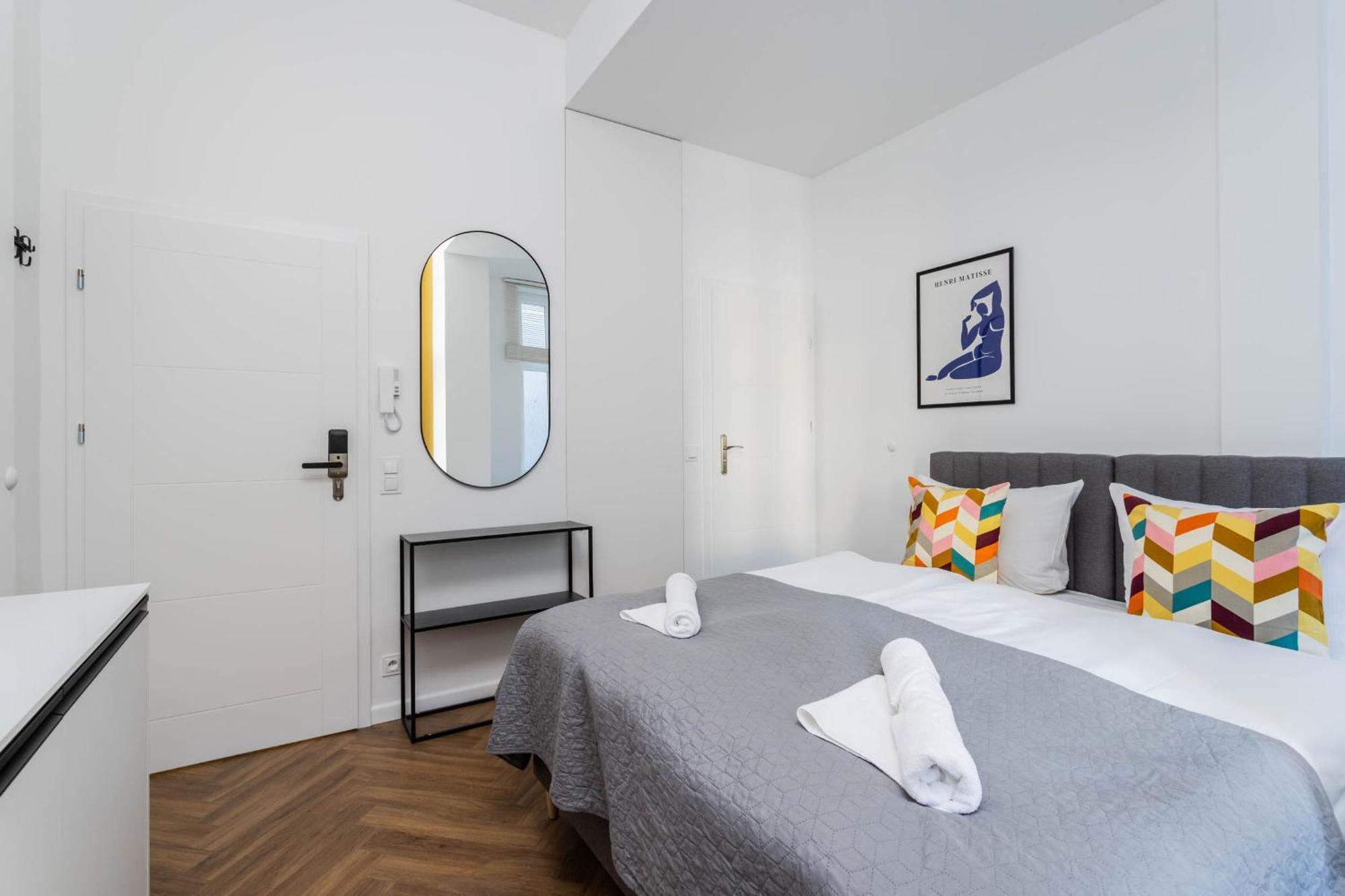 Nowoczesne I Stylowe Studia Very Berry W Poznaniu By Noclegi Renters Exteriör bild