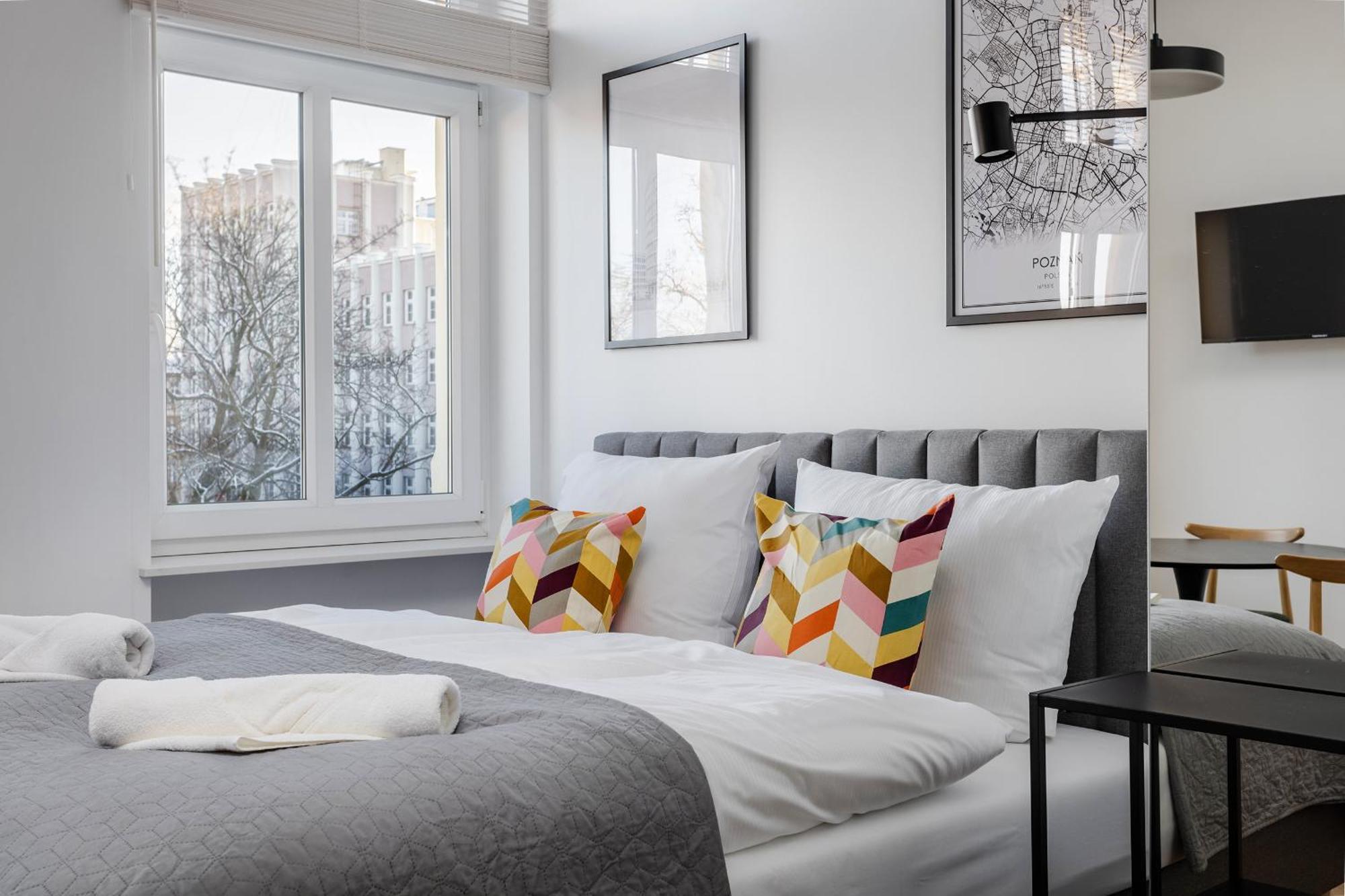 Nowoczesne I Stylowe Studia Very Berry W Poznaniu By Noclegi Renters Exteriör bild